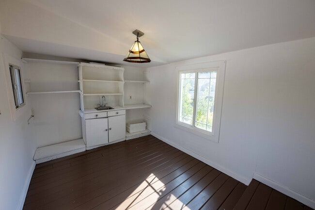 Building Photo - 1411 Bonnell Dr