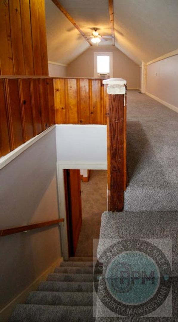 Building Photo - 3 Bed 1 Bath Located in Central Omaha