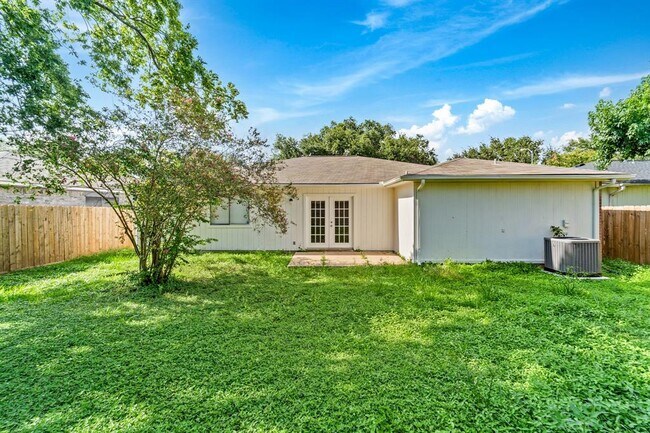 Building Photo - 17043 Macleish Dr