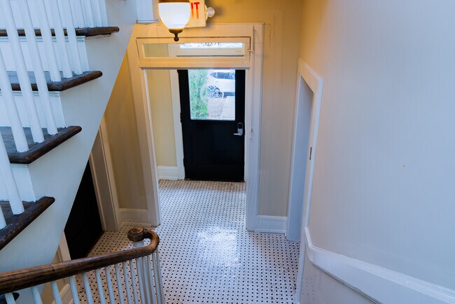 Building Photo - The Senate Club - 2 bedroom/2 bath **** MO...