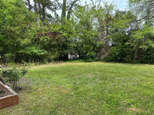 Building Photo - 2423 Brentwood Pl