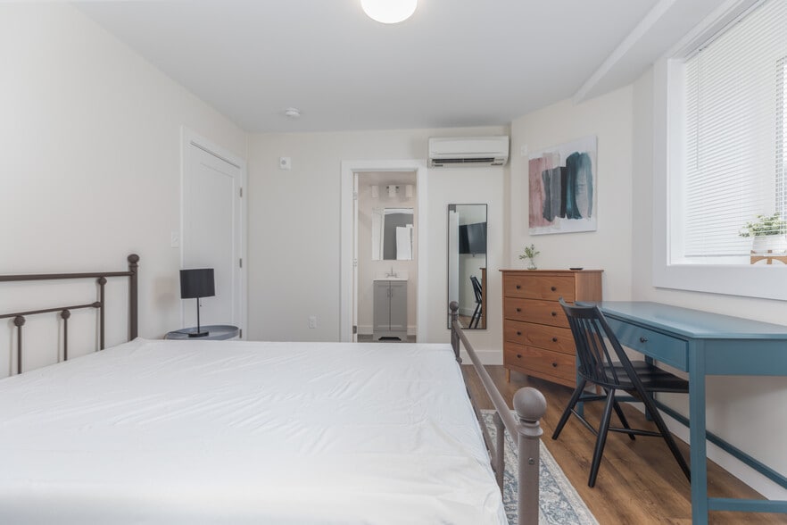 Building Photo - 843 Columbia Rd