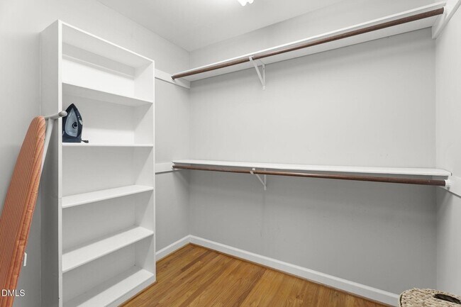 Building Photo - 1011 New Chester Ct