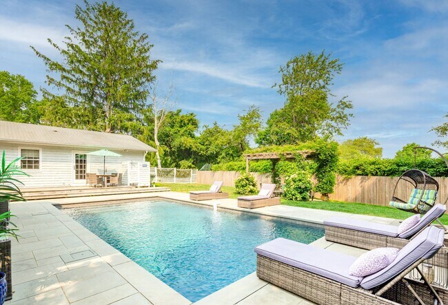 Building Photo - 2 Tims Trail