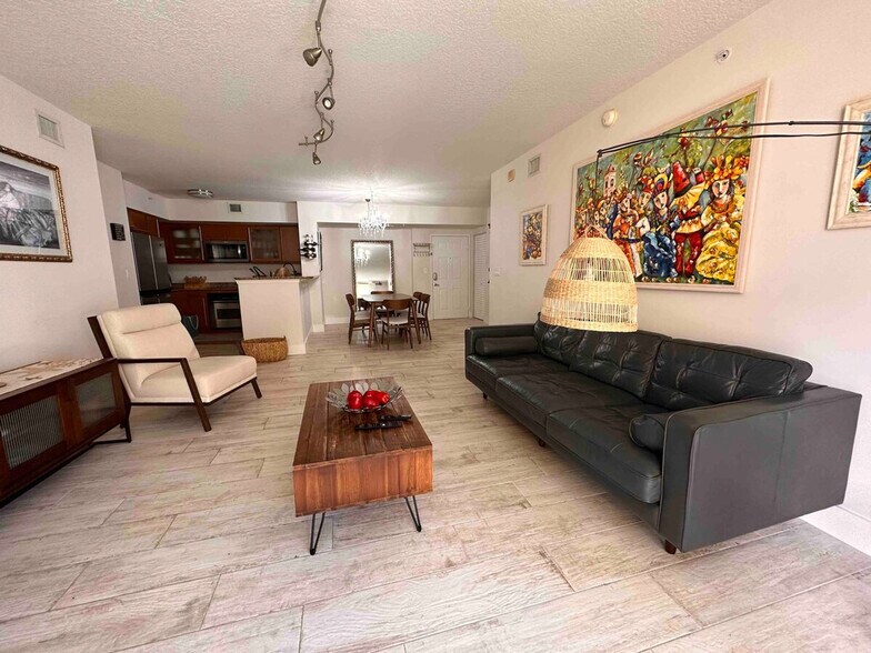 Primary Photo - 3140 S Ocean Dr