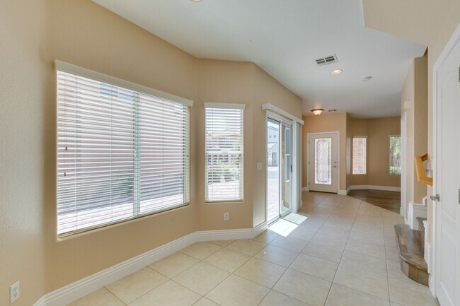 Building Photo - Spacious & Beautiful 3-Bedroom Home in Gat...