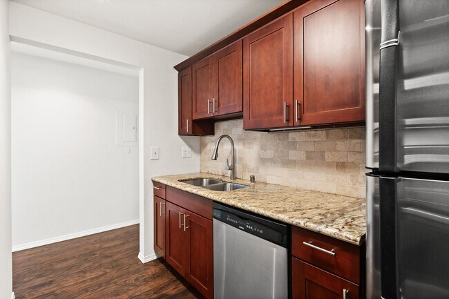 Building Photo - Modern 2-Bedroom Condo in Shoreline with Stylish Finishes