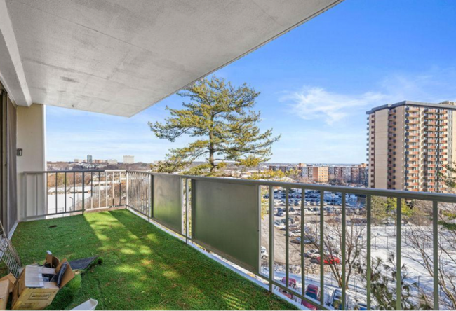 Building Photo - Modern 2BR/2.5BA Two-Level Condo in The Fountains