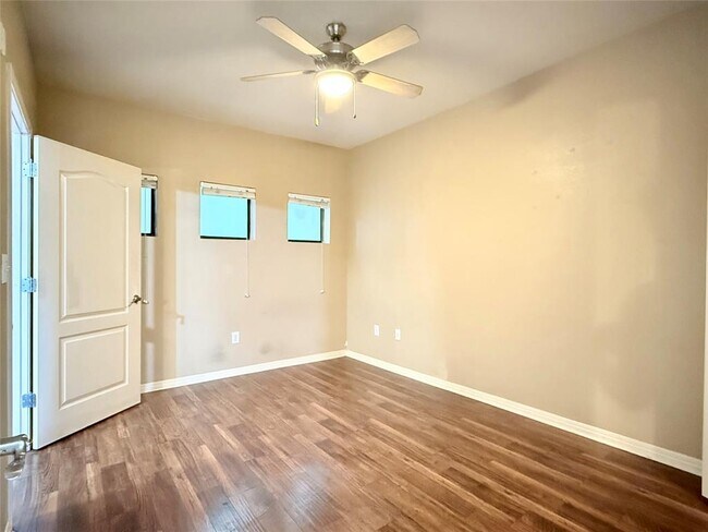 Building Photo - 2505 San Gabriel St
