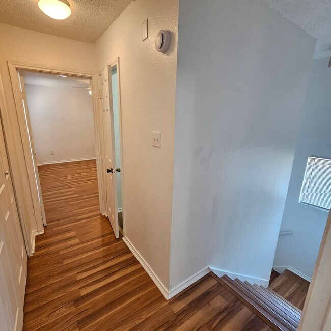Building Photo - 1400 Darr St