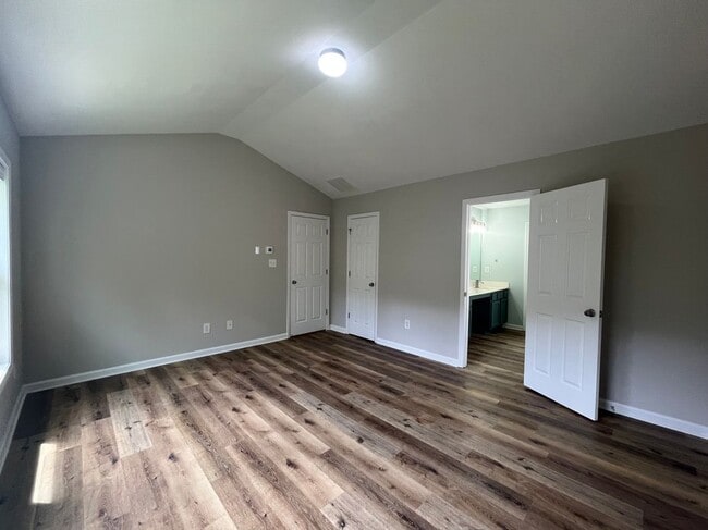 Building Photo - 2501 Southhaven Ln