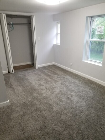 Building Photo - 4644 W Gladys Ave