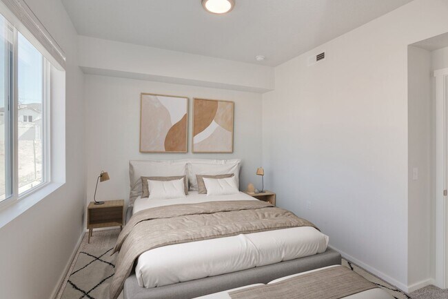 Building Photo - Now Leasing! Amazing Location, Community, ...