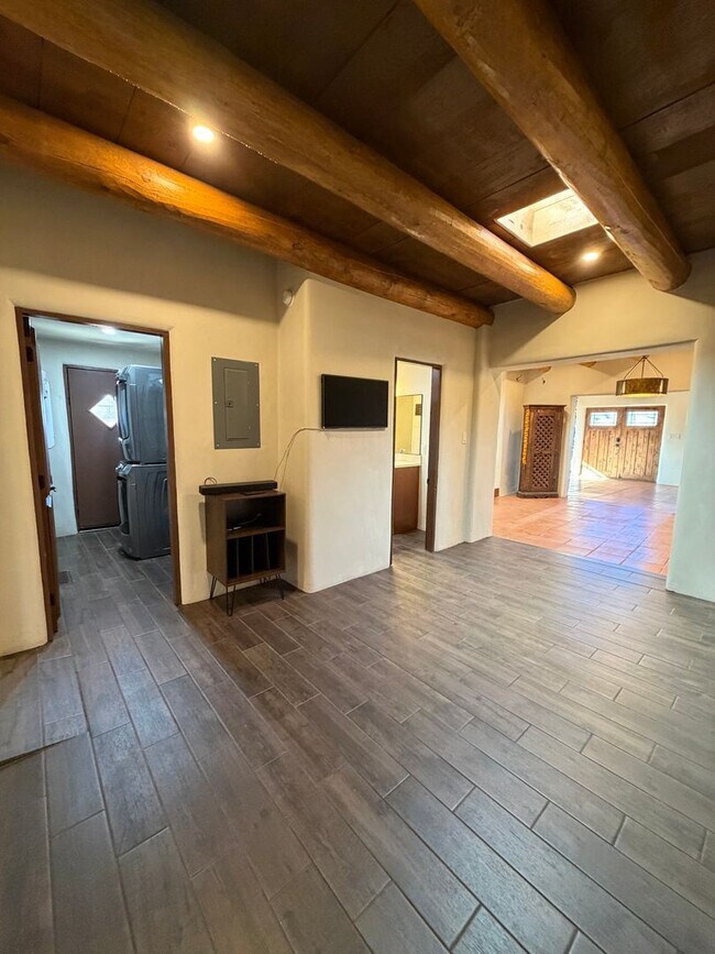 Building Photo - 152 Lorenzo Rd