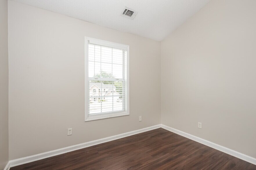 Building Photo - 5000 Dockside Dr