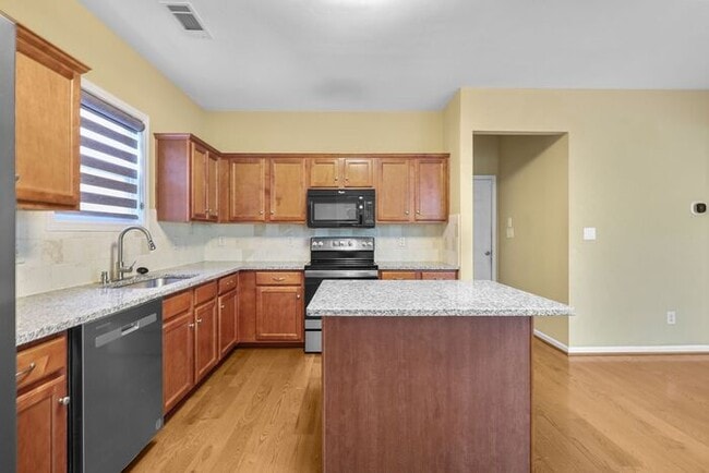 Building Photo - 477 Bridgeton Cove NE