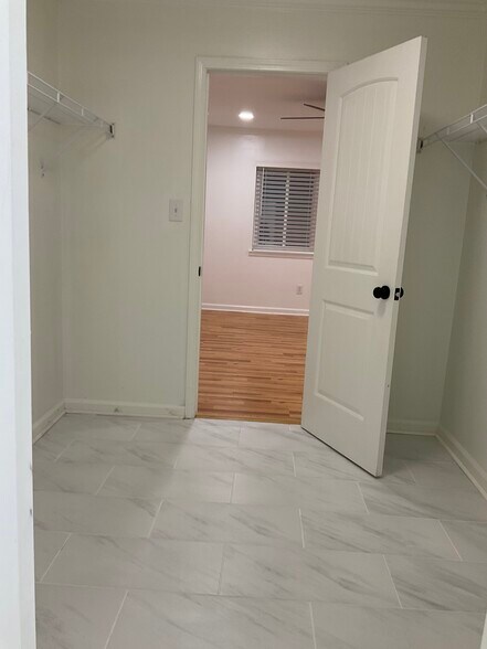 Building Photo - 1010 Woodland Vlg