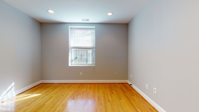 Building Photo - Modern 1 bedroom unit in Bloomingdale/Ecki...