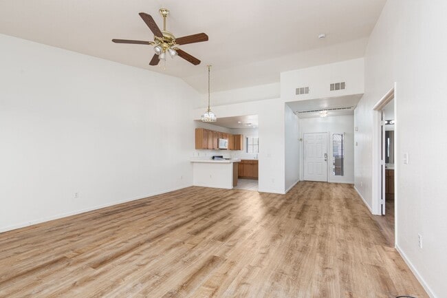Building Photo - Enormous second story unit in upscale gated Summerlin community