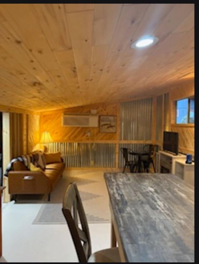 Building Photo - Barnview Country Haven