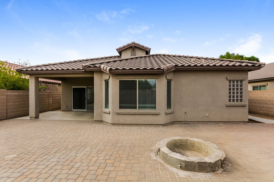 Building Photo - 5820 W Euclid Ave