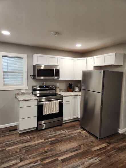 Building Photo - 450 Platt St