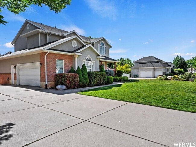 Building Photo - 3-bedroom, 2.5-bathroom home