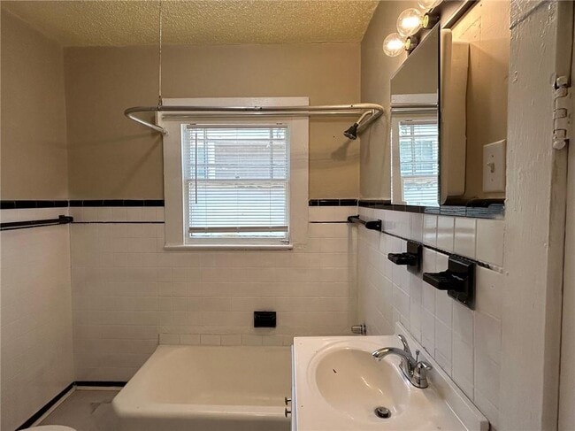 Building Photo - 134 N Carlen St