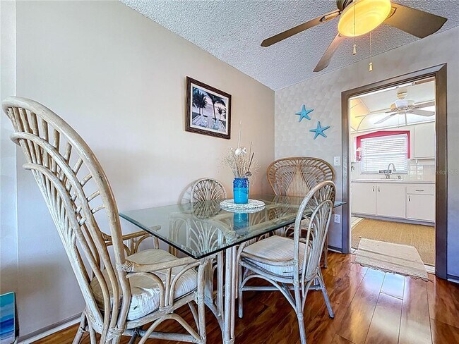 Building Photo - 4650 Cove Cir