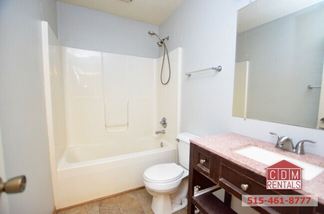 Building Photo - Wonderful DSM Ranch Home