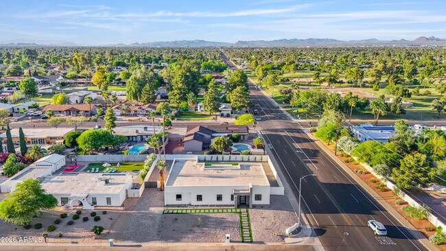 Building Photo - 5540 E Dahlia Dr
