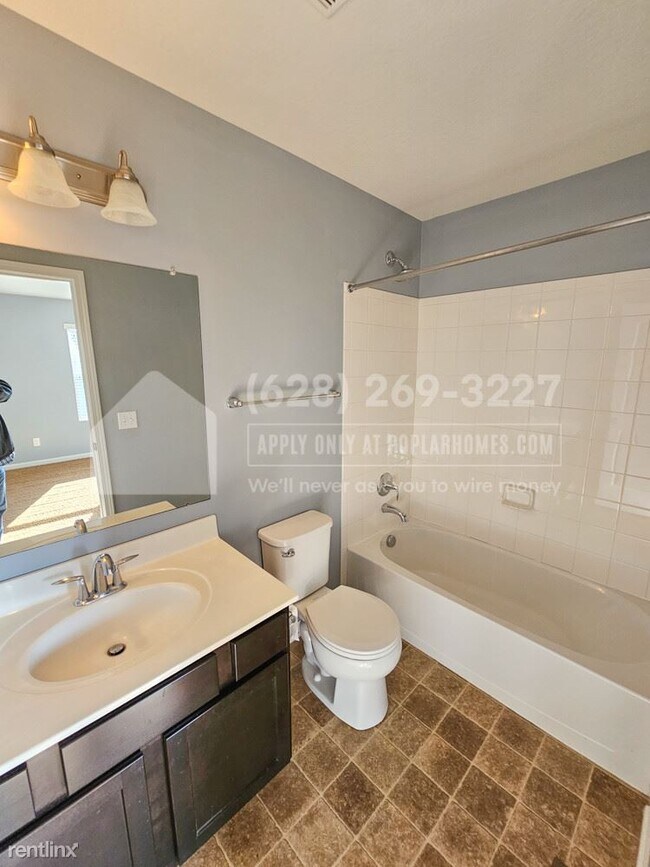 Building Photo - 2 br, 3 bath Townhome - 5927 Winberry Cree...