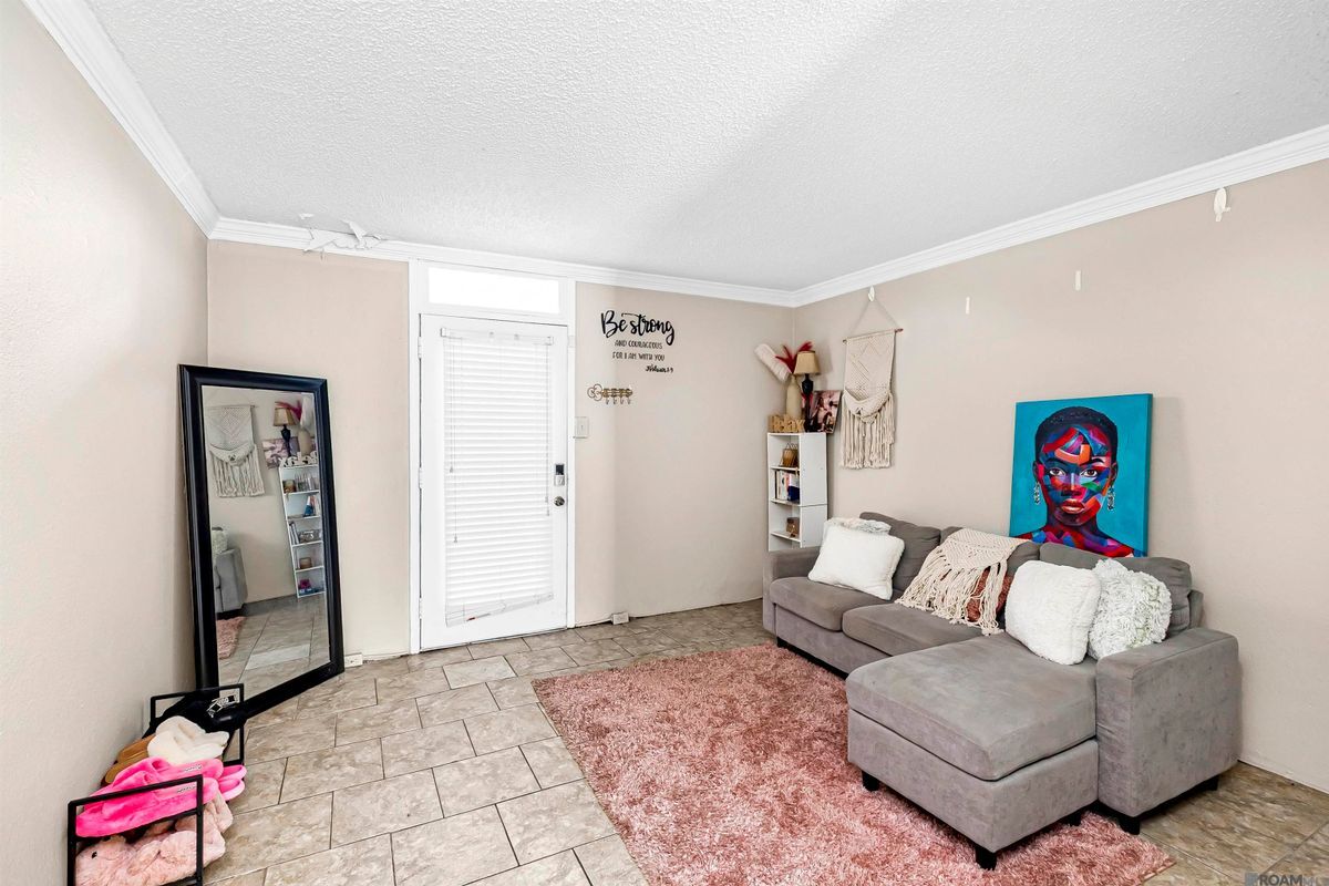 Building Photo - 3005 Highland Rd