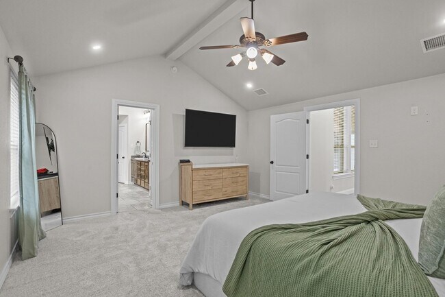 Building Photo - 5903 Sabine Dr