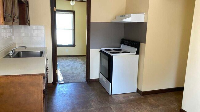 Building Photo - 6 Hill Ave