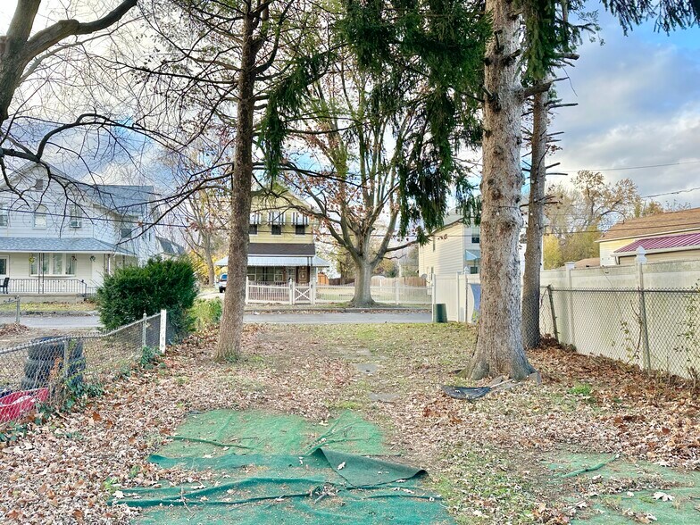 Building Photo - 519 S River St