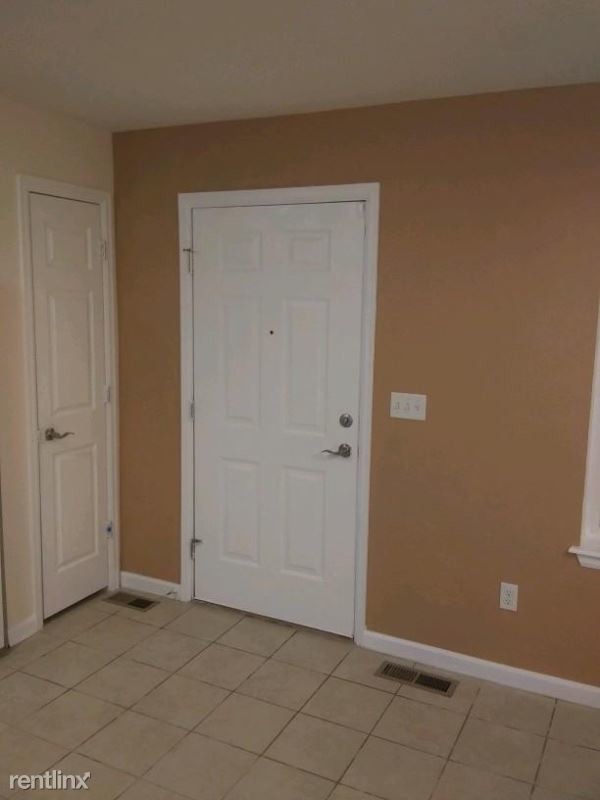 Building Photo - 4 br, 2 bath Townhome - 218 E 45th Ave