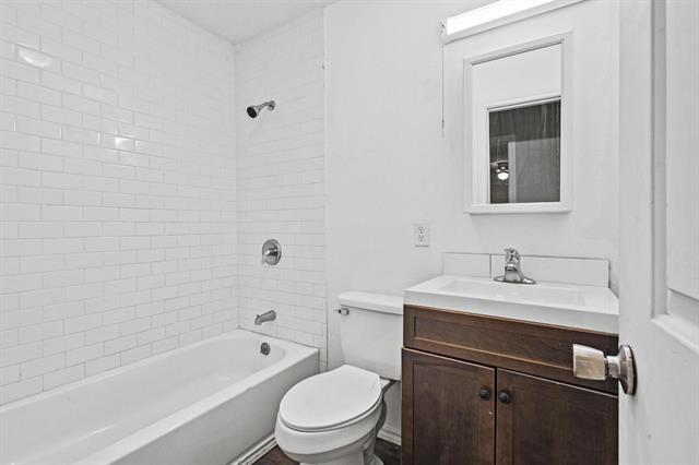 Building Photo - 701 W Hull St