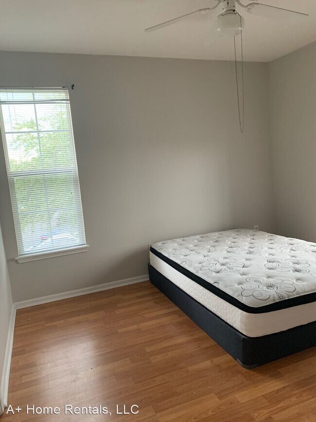 Building Photo - 14340 Fredricksburg Dr