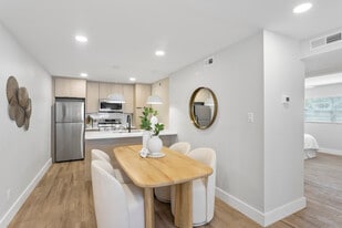 Building Photo - The Lykes