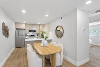 Building Photo - The Lykes