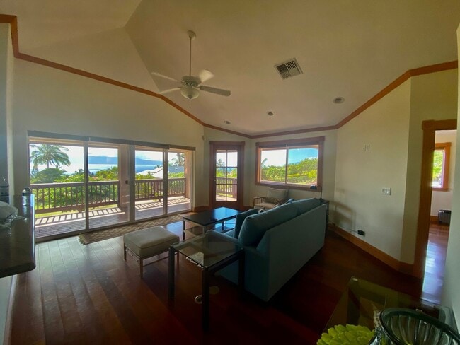 Building Photo - Stunning Launiupoko 2BR Rental – Ocean Vie...