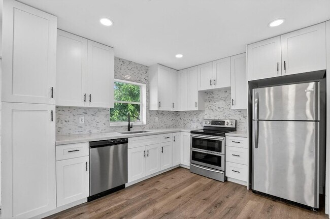 Building Photo - 291 NW 7th Ct