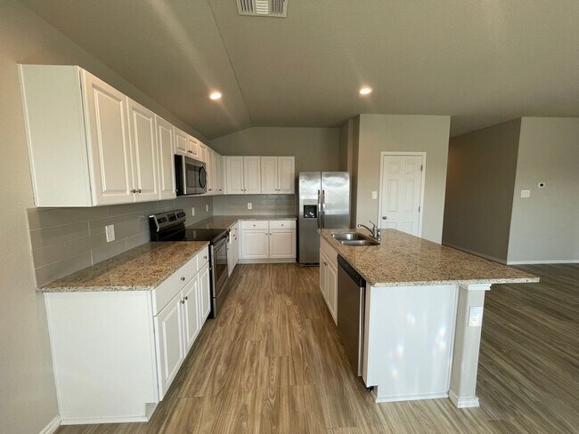 Building Photo - Beautiful 4x2 Rental Home in NBTX!