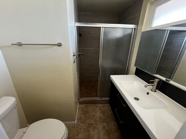 Building Photo - Updated 3-Bed Home Near Base & Joshua Tree...
