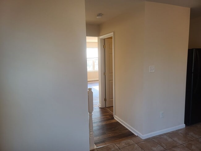 Building Photo - 3 Bedroom 2 1/2 bath ** End Unit** Townhome for Rent in Waynesboro