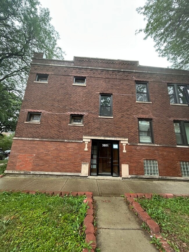 Primary Photo - 3801 W Belle Plaine Ave