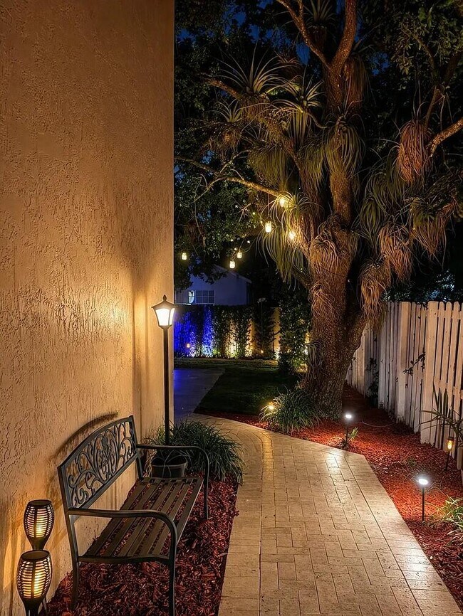 Building Photo - 131 Cameron Ct