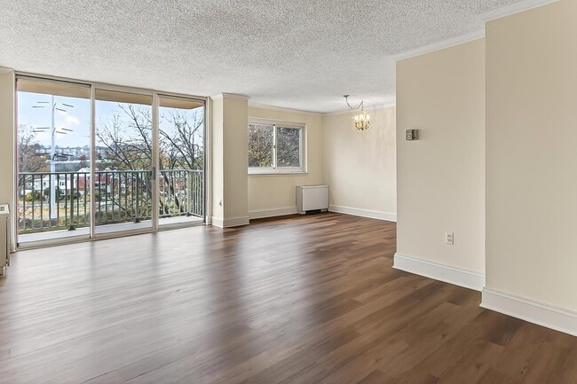 Building Photo - Martha Custis 319_