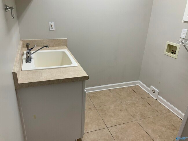 Building Photo - 128 Canterbury Dr